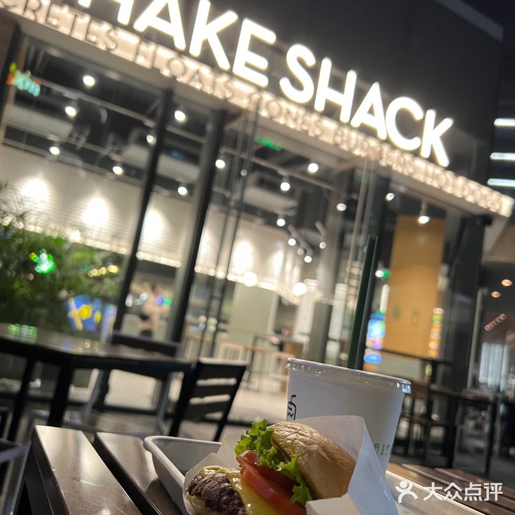 shake shack 加班狗首选，营业到晚上22点