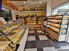 面包甜点陈列柜-可颂坊(中心书城店)