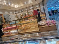 面包甜点陈列柜-面包新语(滨湖万达店)