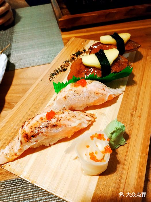 鲔吞自慢日本料理(下沙店)芒果鹅肝寿司图片 