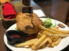 花生酱培根牛肉汉堡-拉亚汉堡经典餐厅(商城路店)