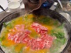 酸汤牛肉-夜宴江景餐厅