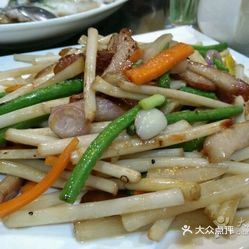 猪颈肉炒花生芽