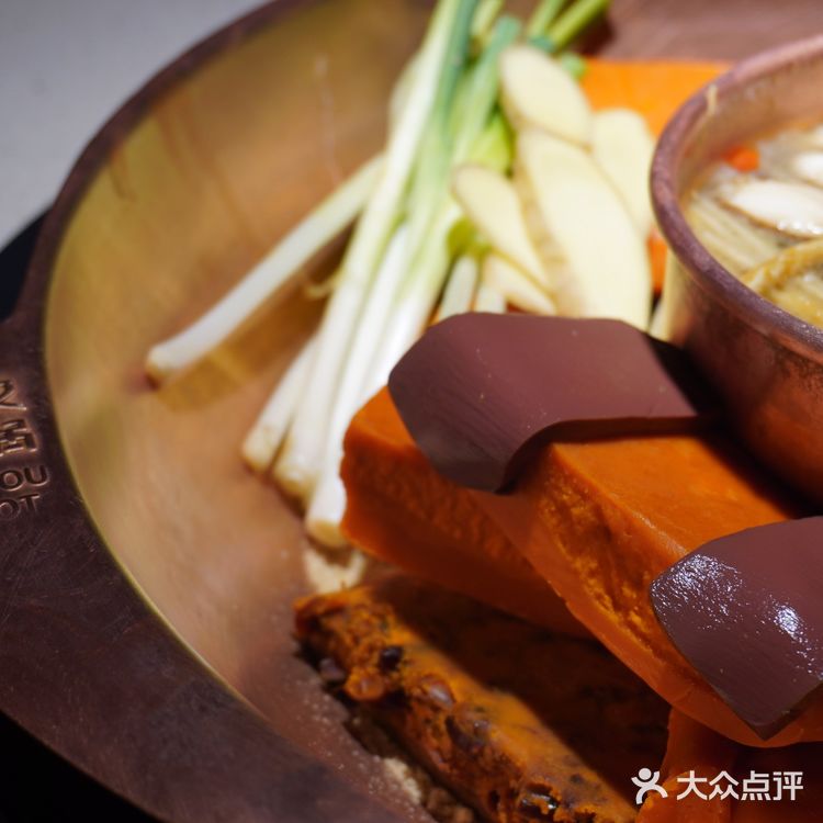 仿佛进入了溶洞[加油]