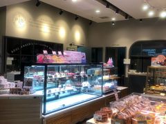 面包甜点陈列柜-巴黎贝甜(宜山路店)
