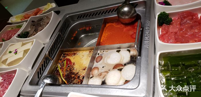 海底捞火锅(金鹰世界店)四格锅底图片