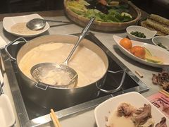 -尚尚仙·酸汤猪手·猪肚鸡火锅(华联万柳购物中心店)