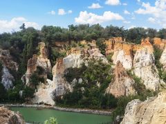 -彩色沙林风景区