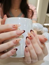 -花岐款式专研健康美甲沙龙