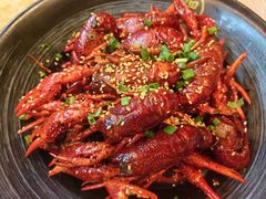 -肥肥虾庄·金牌油焖大虾(汉街SKP店)