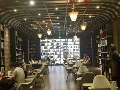 -钟书阁(松江泰晤士小镇店)