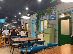 大堂-超越炭火牛蛙火锅鸡(河东店)
