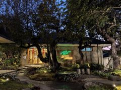 -Chom Cafe and Restaurant