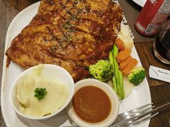 -Chom Cafe and Restaurant