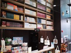 -钟书阁(群光广场店)
