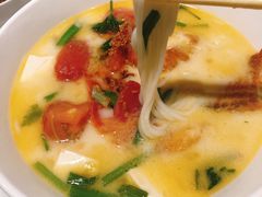 炸鱼块汤米线-关夫人餐厅(阳光广场店)