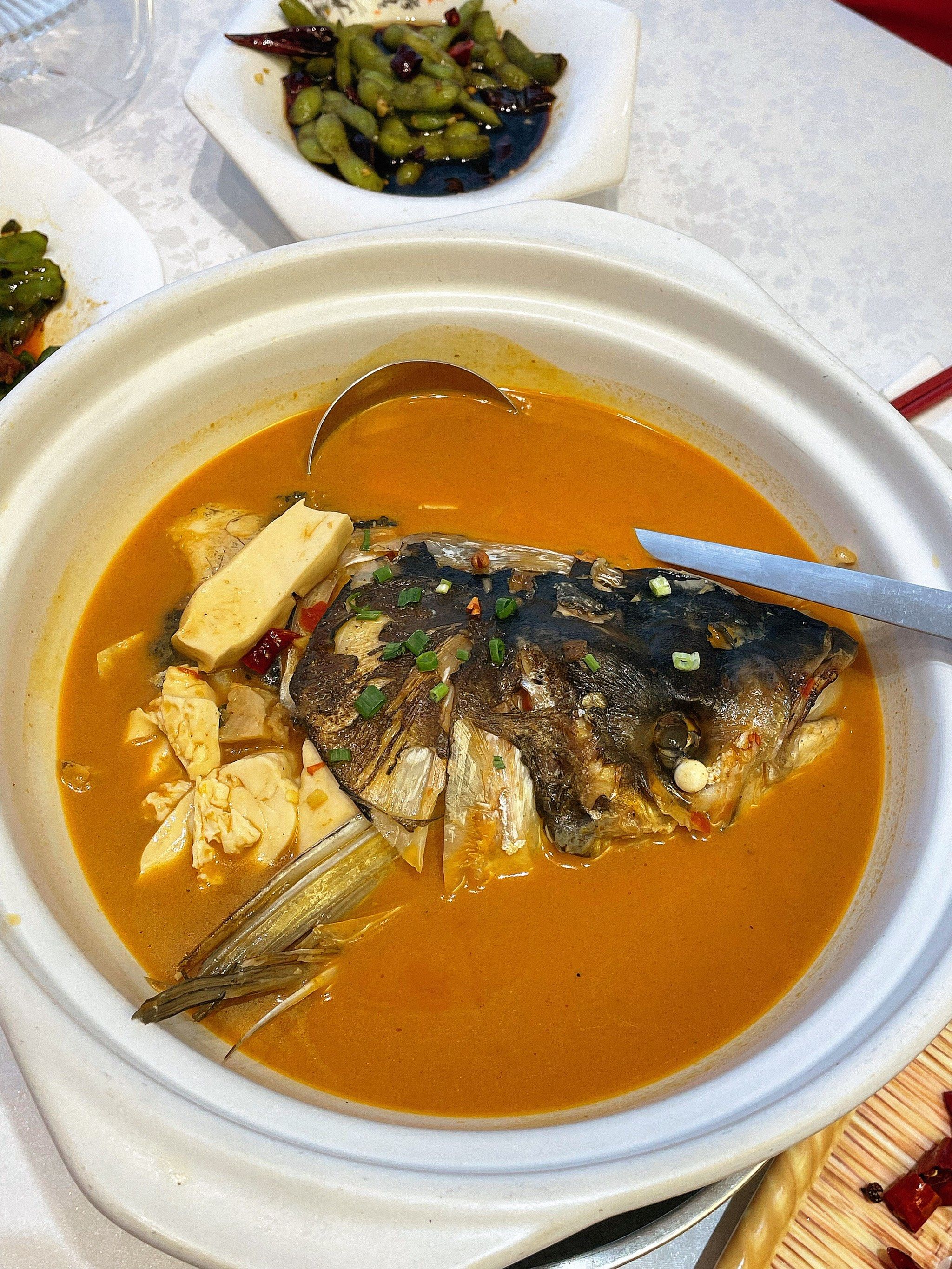 来武汉一定要尝下地道的湖北菜,小蓝鲸在武汉几十年,也是武汉的老牌子