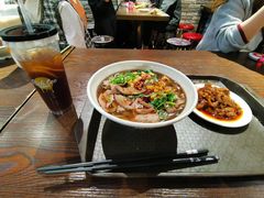 -爆炸头阿姨小四川正宗川味小吃(无任何分店)