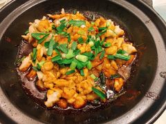 焗焗牛蛙煲-松沪名灶·豆浆鱼头·新上海菜(飞航吾悦广场店)