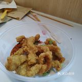 远大里面的小吃店生意都很火爆，我们就随便试了一家