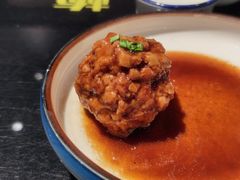 咸蛋黄狮子头-梅飞酒家(桑园路店)