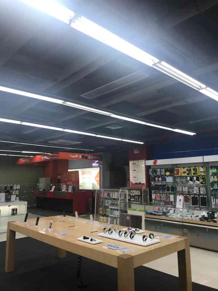 宏图三胞(阊胥路店)-" 好像是专门卖电脑的地方 前段时.