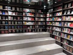 -钟书阁(群光广场店)