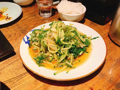苦菊拌皮蛋-麻辣总动员·川派海鲜·现炒浇头面·自贡菜(五彩城店)