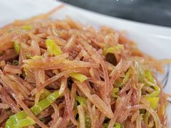 青椒炒丽江紫洋芋丝-蔼若春.传承云南菜(金碧公园店)