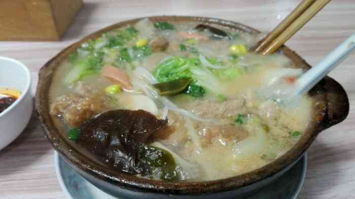 滑溜溜砂锅-"滑肉砂锅米线.味道巴适.全骨头汤.口味正.