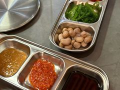 -围炉肉舍•炭烤活鳗•丹东海鲜烤肉(步行街店)