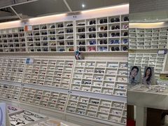 -诺柯视眼镜-蔡司依视路官方工厂店(淞南一店)