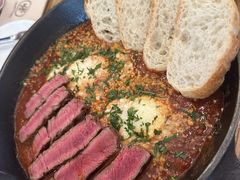 牛排北非蛋+面包片-Money Shops(愚园路店)