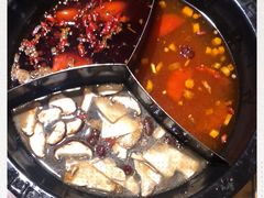 -老房老舍重庆火锅(假日城市店)