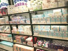 零售区-好特卖HotMaxx(杭州滨江宝龙城店)