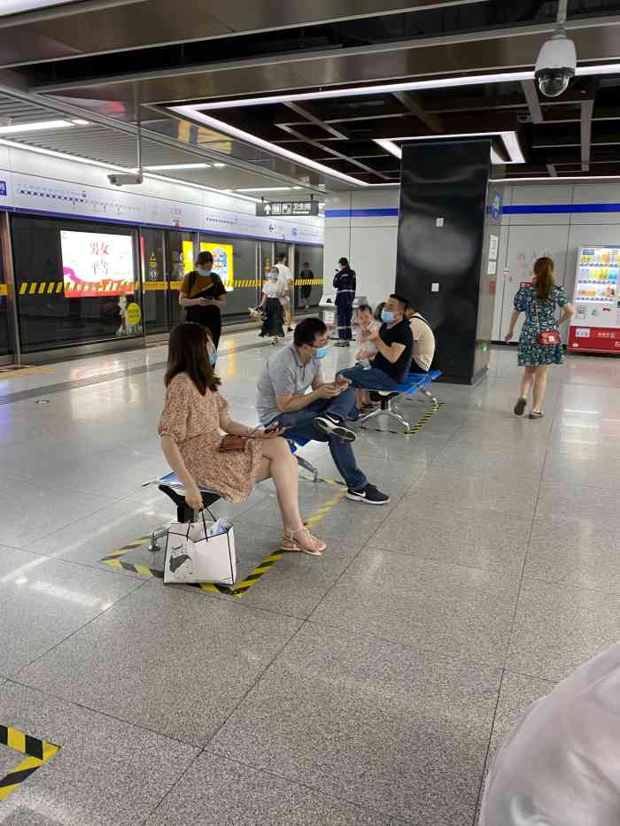 三里庵(地铁站)-"三里庵地铁站开通以来,一直是二号线上比较.