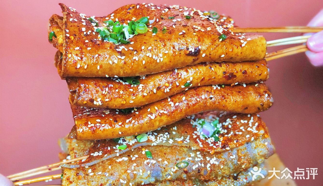 重庆探店超好吃升级豆干苕皮人气巨火爆60