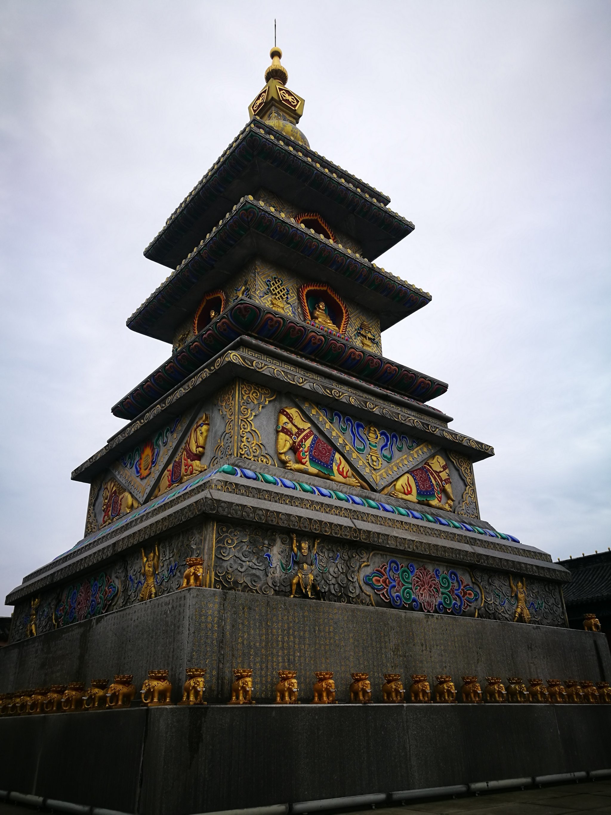 峨眉山大佛寺图片