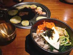 传统石锅拌饭-·缸桶屋·韩式牛肋条自助烤肉(西湖D11店)
