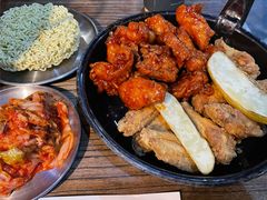 双拼炸鸡-MI WU FACTORY米屋美食工厂餐厅(绿地店)