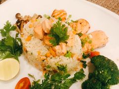 -Chom Cafe and Restaurant