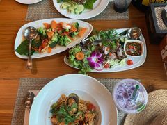 -Chom Cafe and Restaurant