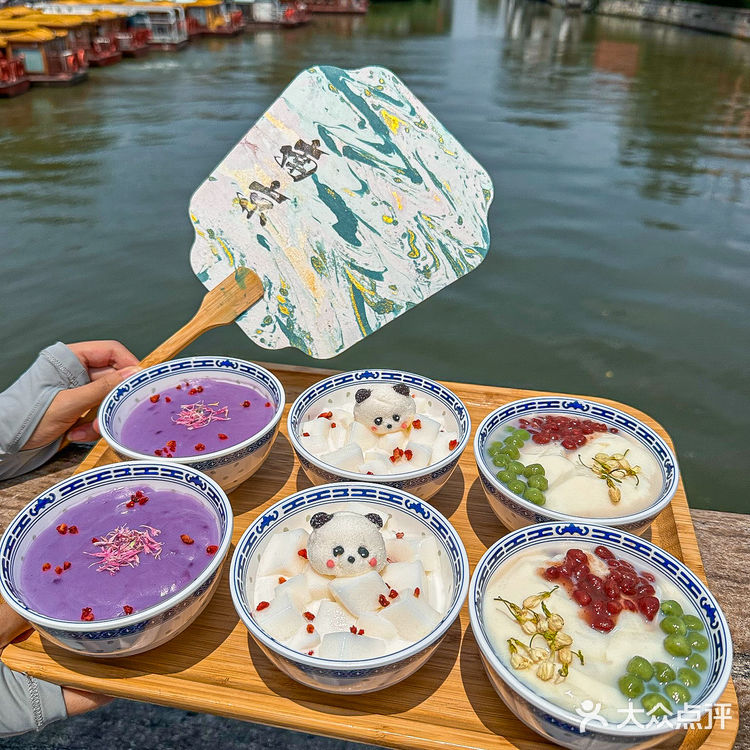 桨声灯影里的金陵蟹黄汤包！一个字绝~