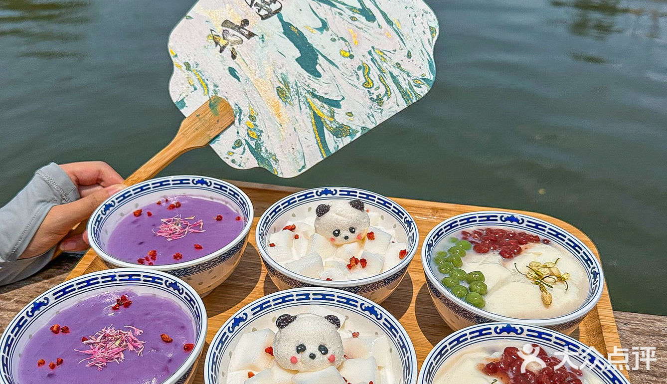 桨声灯影里的金陵蟹黄汤包！一个字绝~