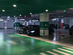 -虹桥天地-停车场