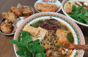 Pork Intestine Red Soup Rice Noodles with Maolaguo