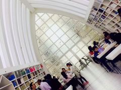 -钟书阁(松江泰晤士小镇店)