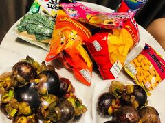 -席娜卡琳火车铁道夜市