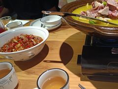 -帅巴人舅母子腊蹄民俗村