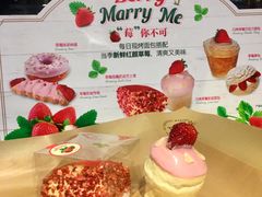 闪亮草莓巧克力面包-多乐之日(和平伊势丹店)